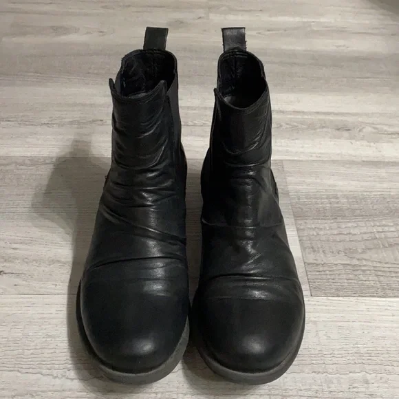 Miz Mooz Lissie Chelsea Boots - Picture 5 of 15